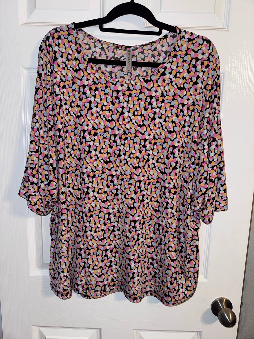 Black Floral Dot-Print Tunic Top with Short Sleeves